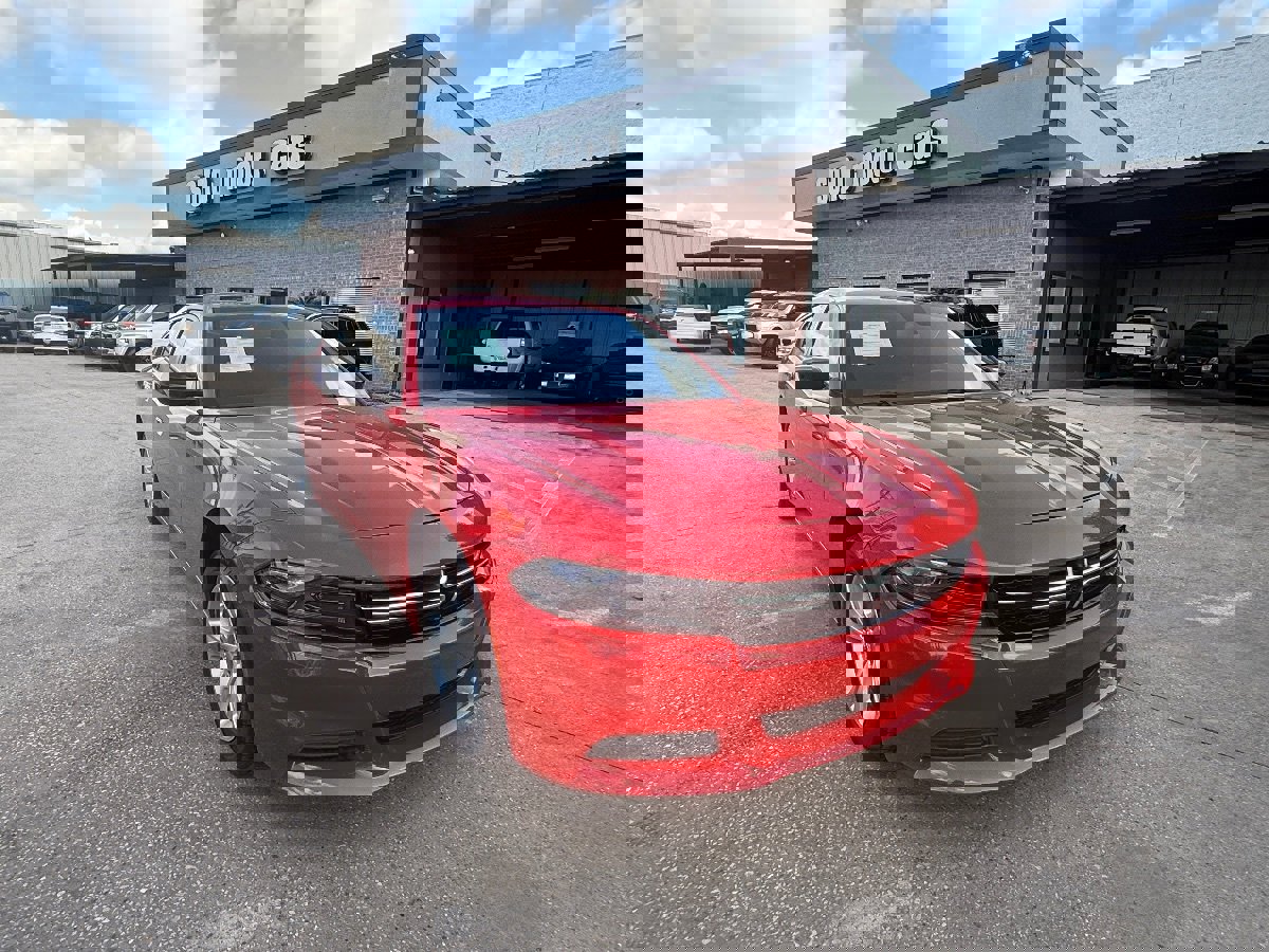 Used 2023 Dodge Charger SXT image 2
