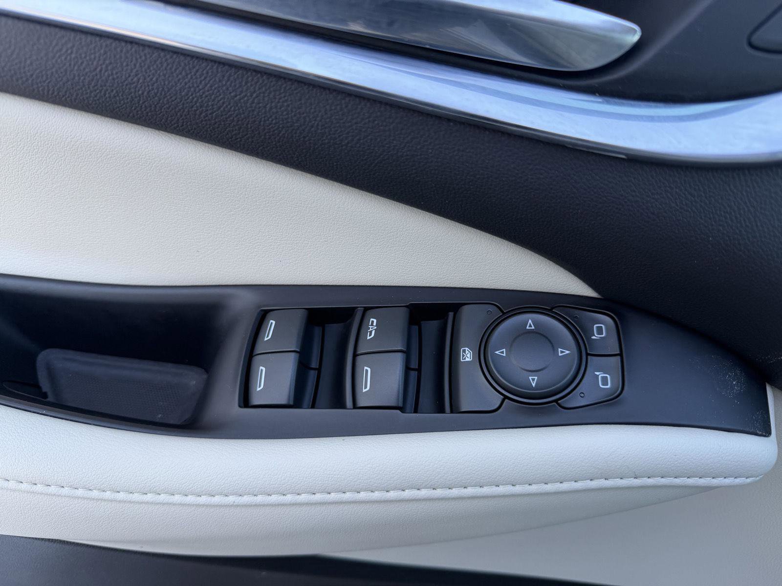 Used 2023 Buick Enclave Essence image 10