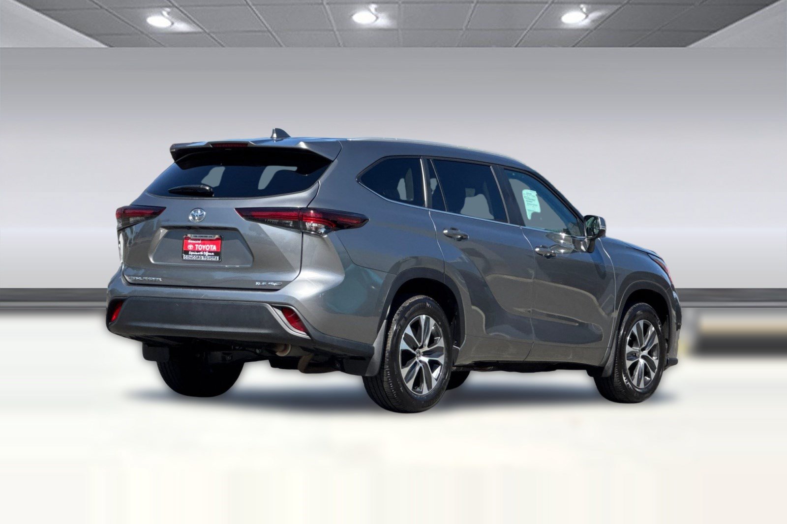 Used 2026 Toyota Highlander XLE AWD/4WD image 9