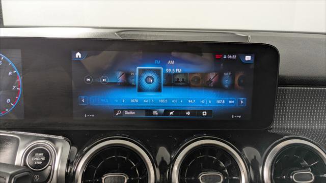 Used 2022 Mercedes-Benz GLB 250 w/ Premium Package image 30