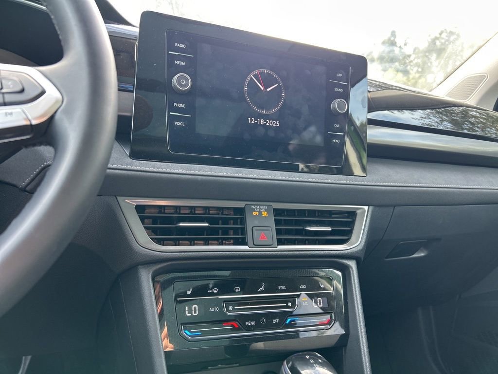 Certified 2025 Volkswagen Taos SE image 31