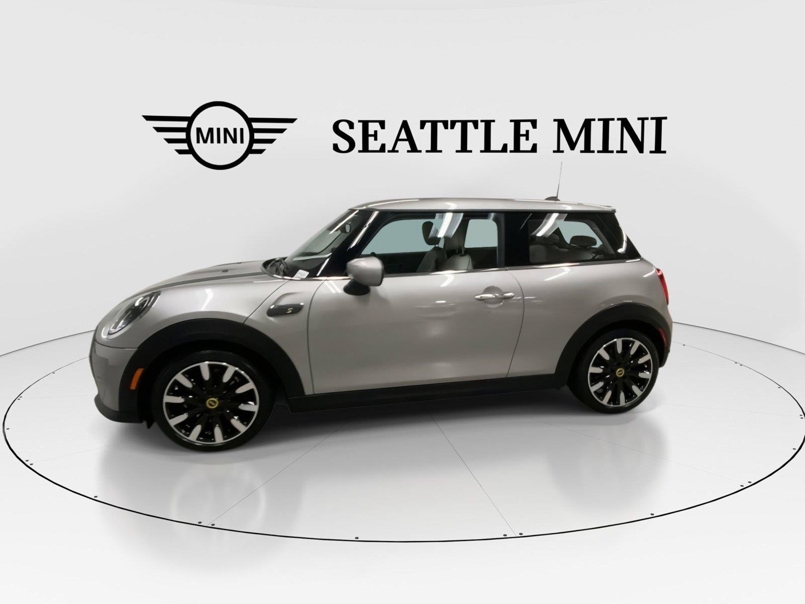 Used 2024 MINI Cooper SE w/ Signature Upholstery Package FWD image 6