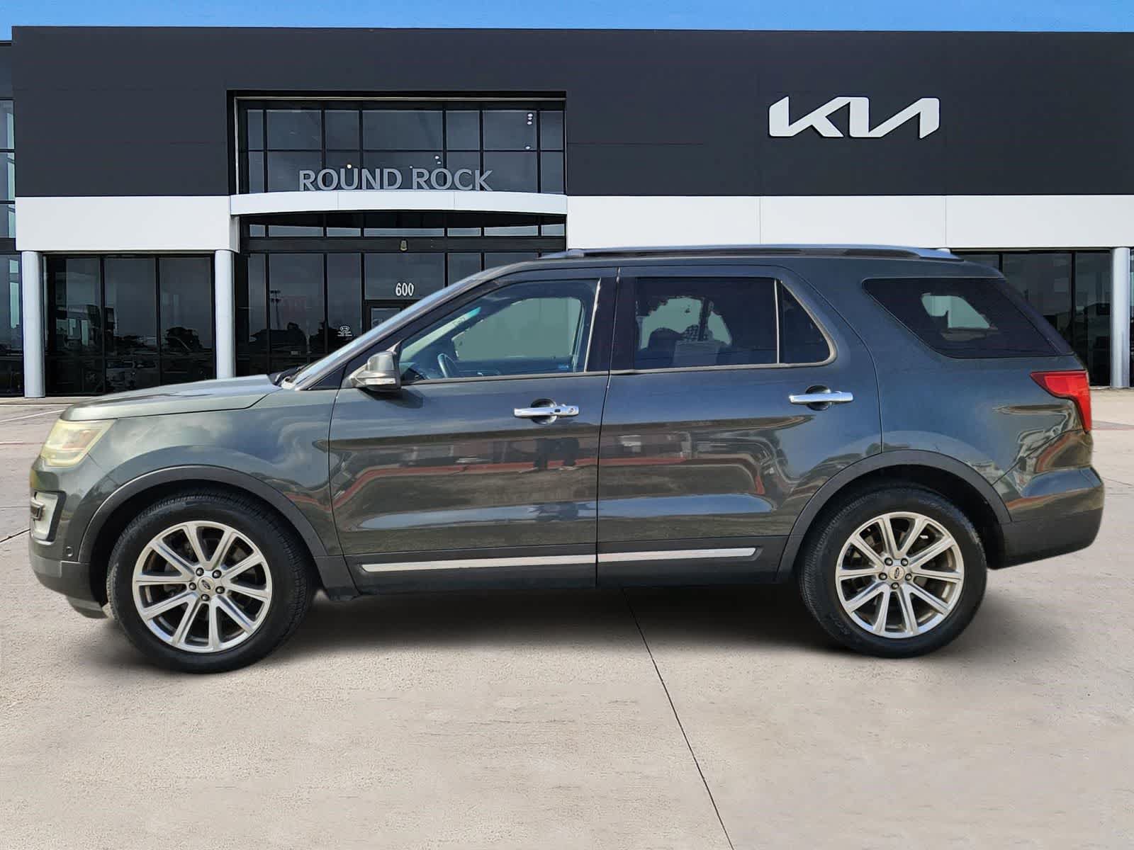 Used 2016 Ford Explorer Limited w/ Equipment Group 301A FWD image 4
