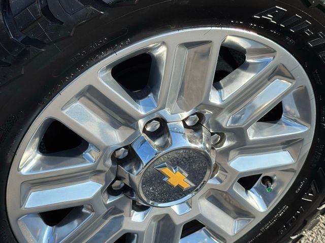 Used 2024 Chevrolet Silverado 2500 High Country w/ Technology Package image 13