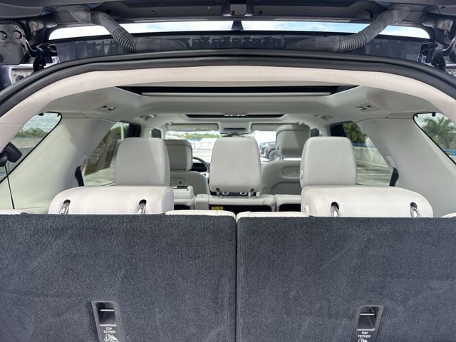 Used 2025 Land Rover Discovery S image 28