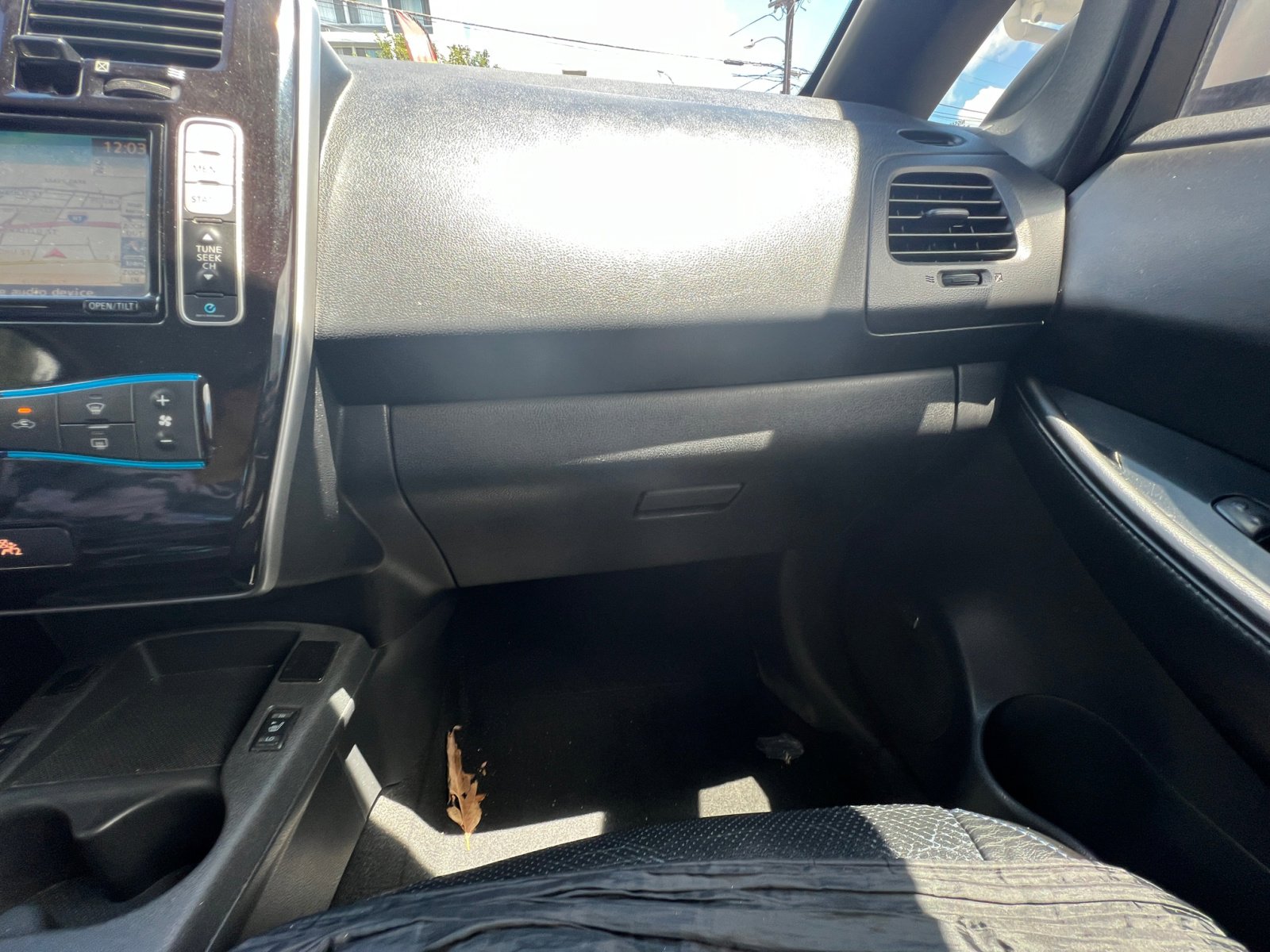 Used 2013 Nissan Leaf SL w/ Premium Pkg image 20