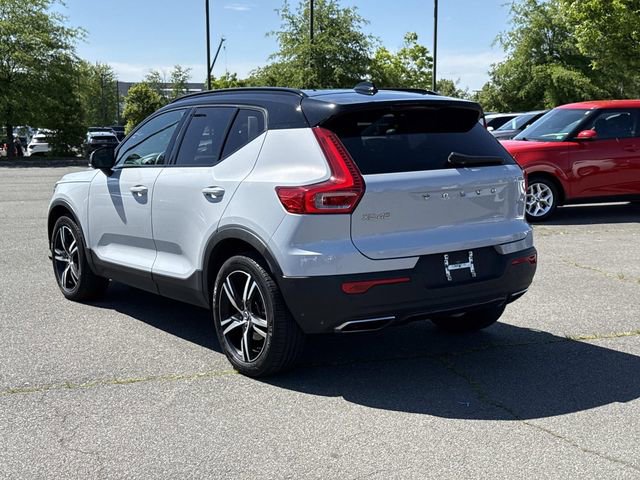 Used 2020 Volvo XC40 T4 R-Design FWD image 4