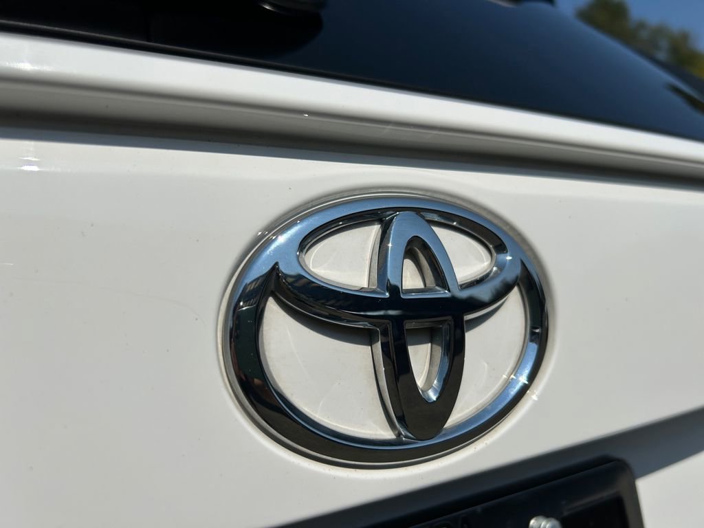 Used 2023 Toyota RAV4 Adventure image 31