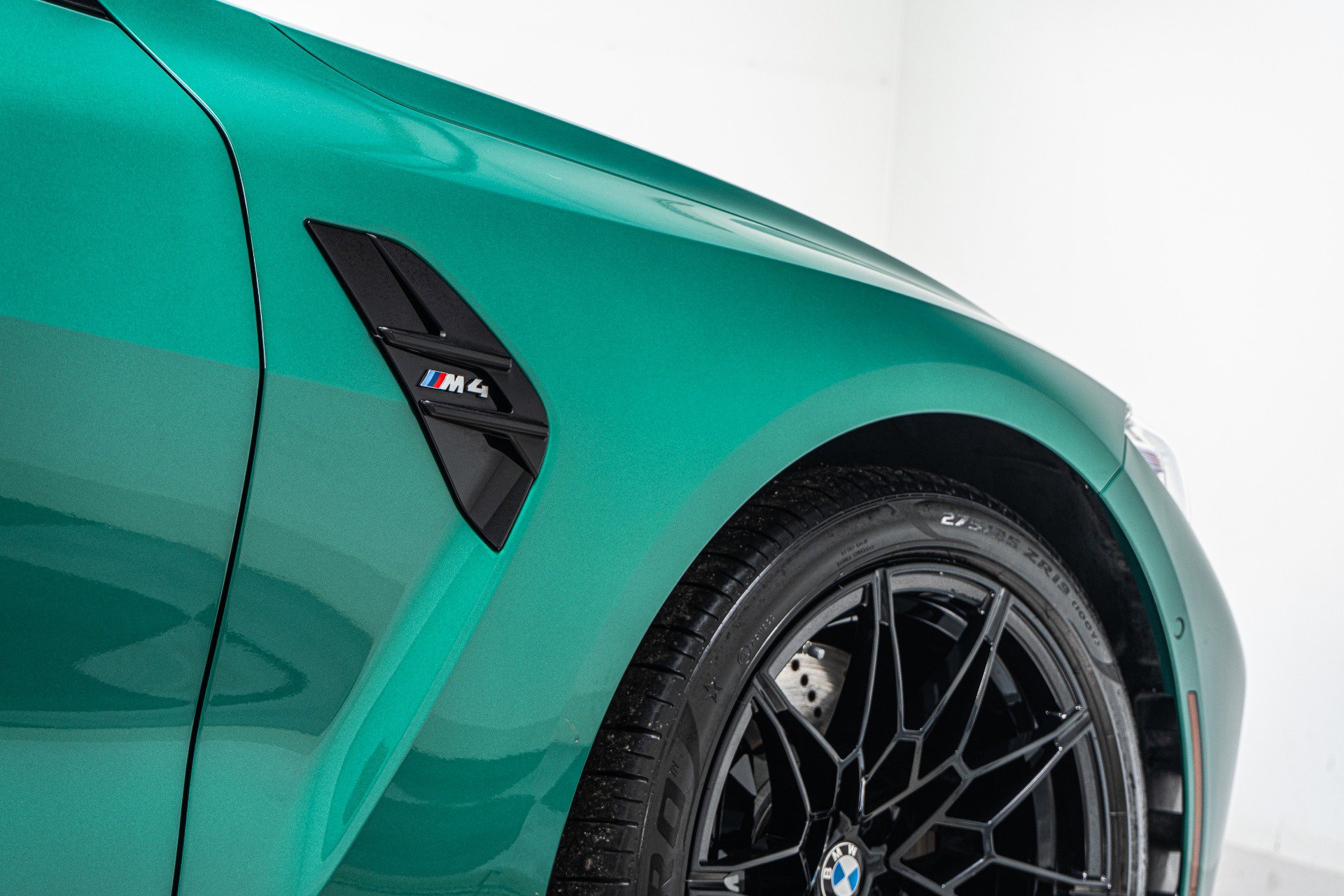 Used 2021 BMW M4 Coupe w/ Executive Package image 34