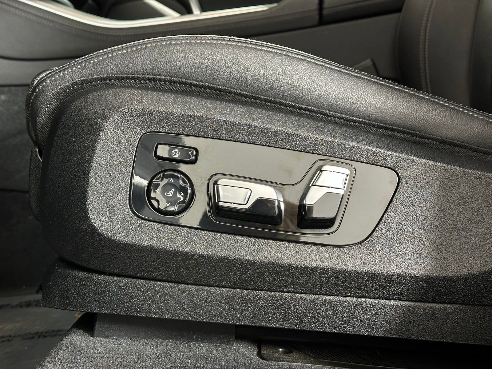 Used 2019 BMW X5 xDrive50i w/ Parking Assistance Package image 7