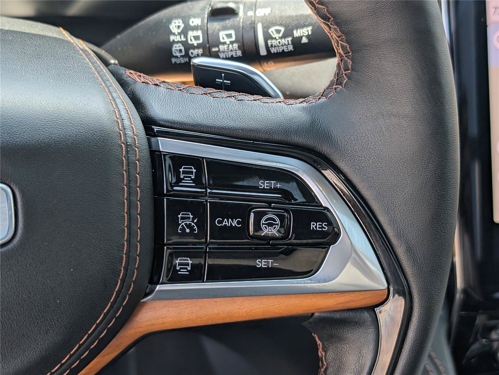 Used 2024 Jeep Grand Cherokee L Summit AWD/4WD image 29