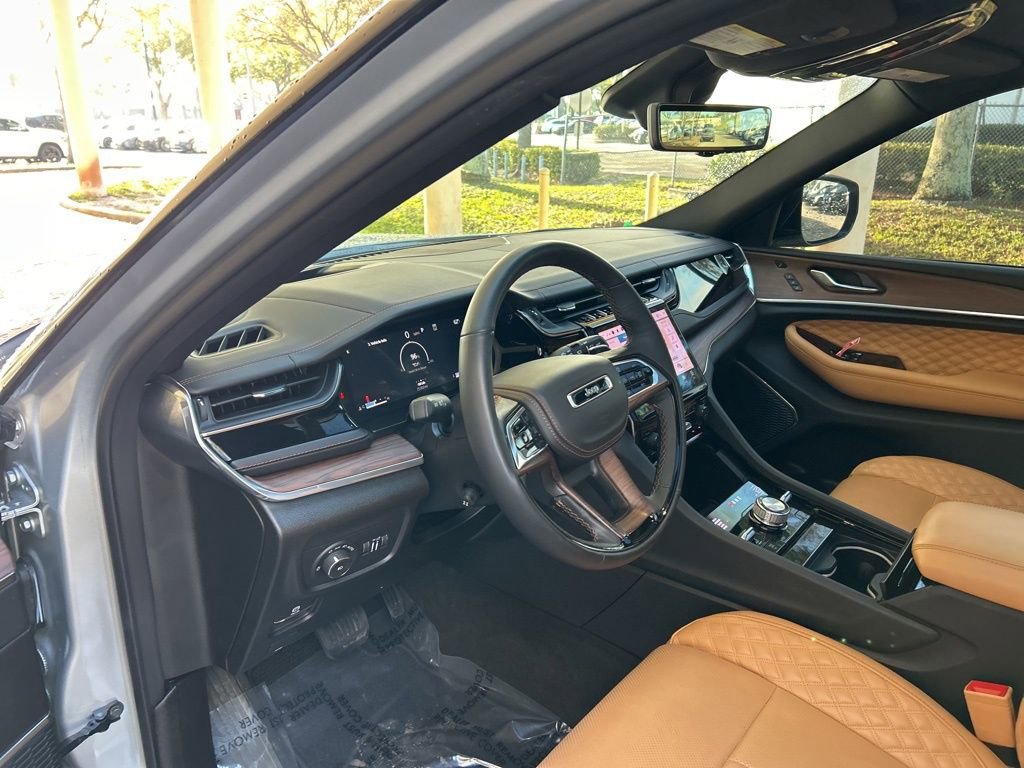 Used 2025 Jeep Grand Cherokee L Summit w/ Advanced Protech Group IV image 6