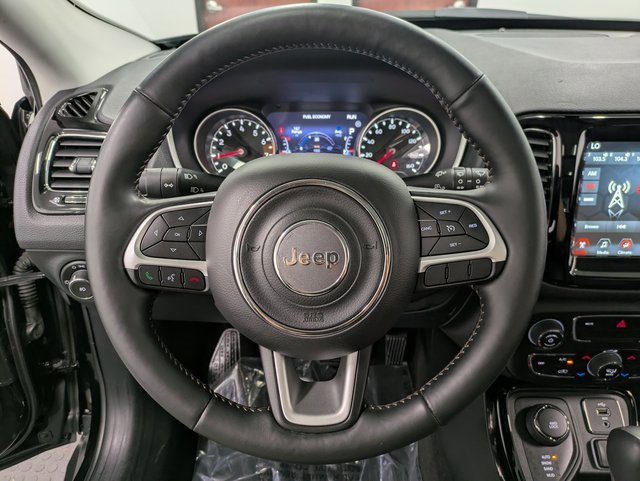 Used 2018 Jeep Compass Limited w/ Navigation Group image 19