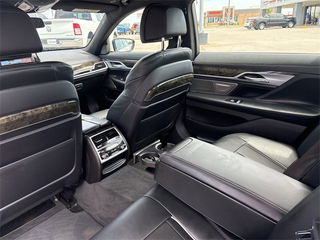 Used 2020 BMW 750i xDrive w/ M Sport Package image 32