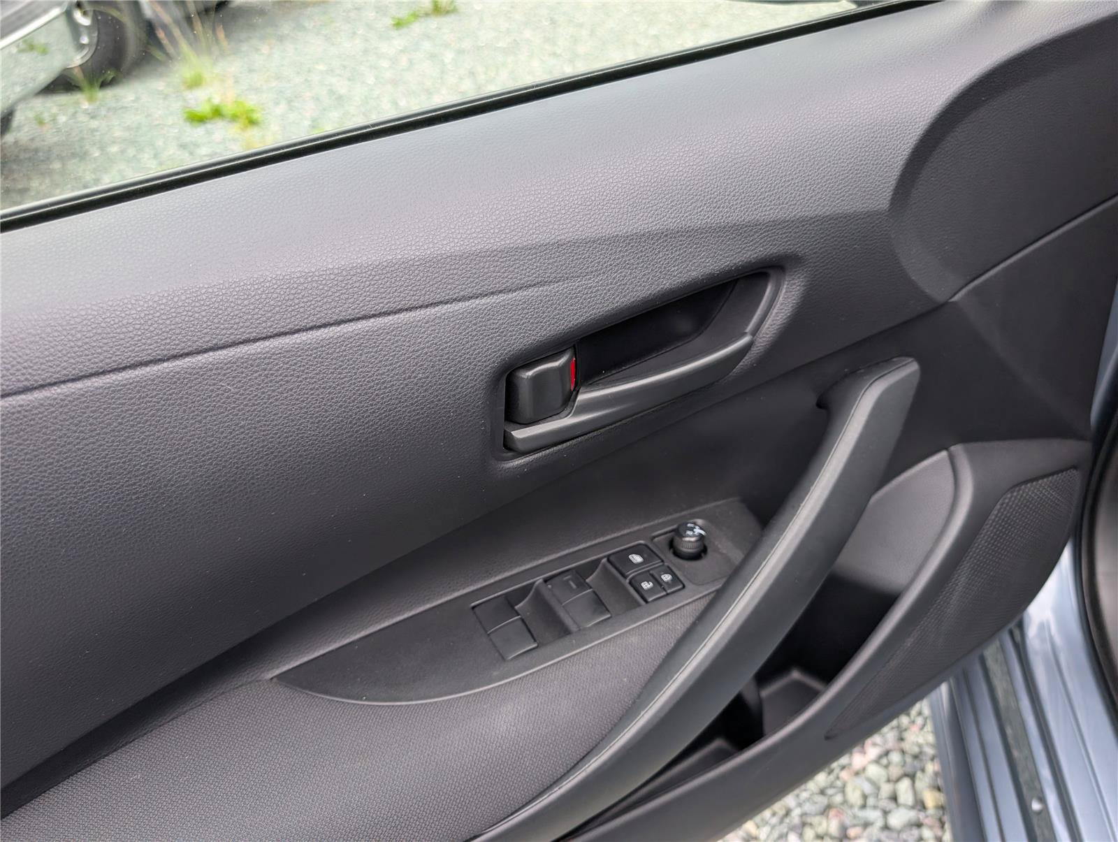 Used 2022 Toyota Corolla LE FWD image 17