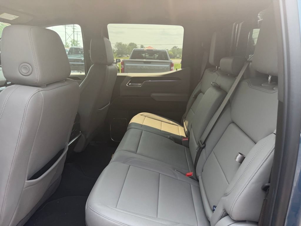 Used 2024 GMC Sierra 1500 SLT w/ SLT Premium Package AWD/4WD image 6