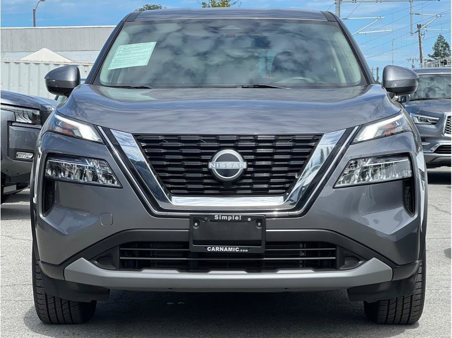 Used 2023 Nissan Rogue SV FWD image 2