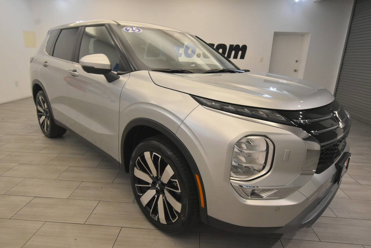 Used 2025 Mitsubishi Outlander SE image 7