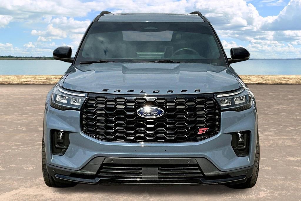 Used 2025 Ford Explorer ST AWD/4WD image 2