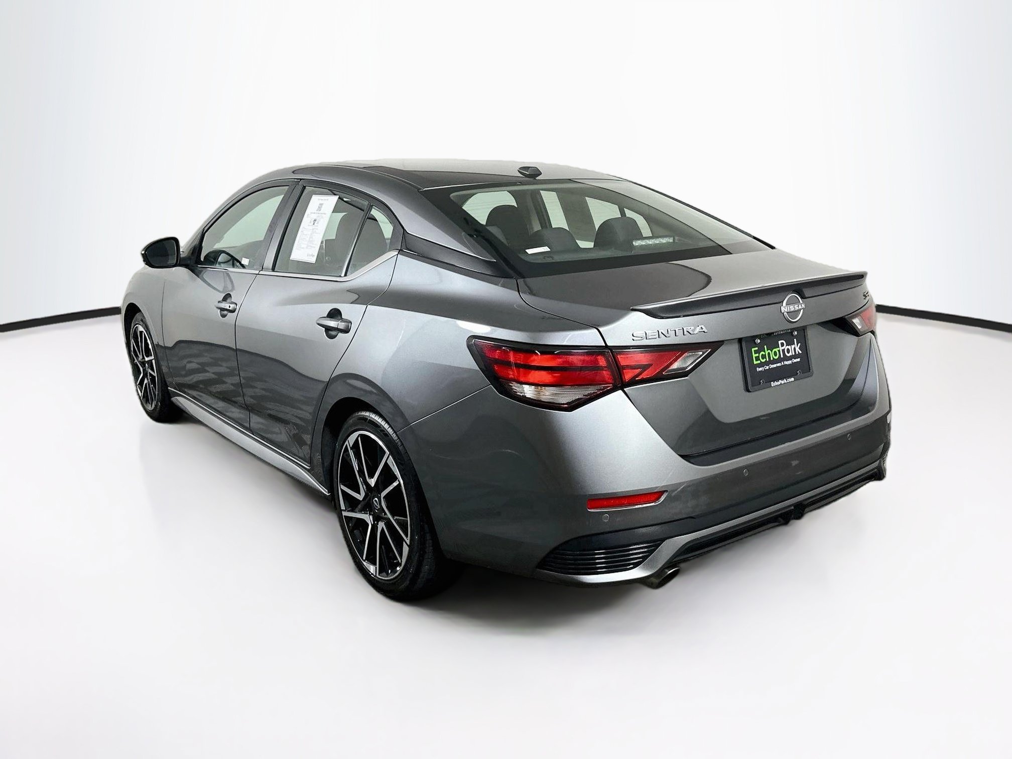 Used 2025 Nissan Sentra SR FWD image 5