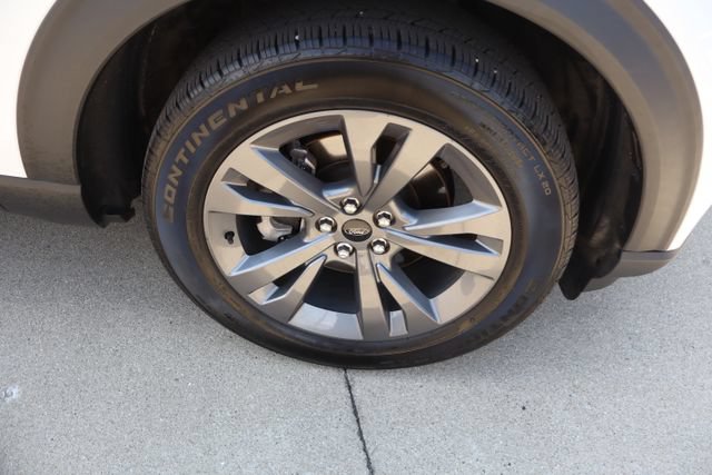Used 2023 Ford Explorer XLT w/ Equipment Group 202A AWD/4WD image 8