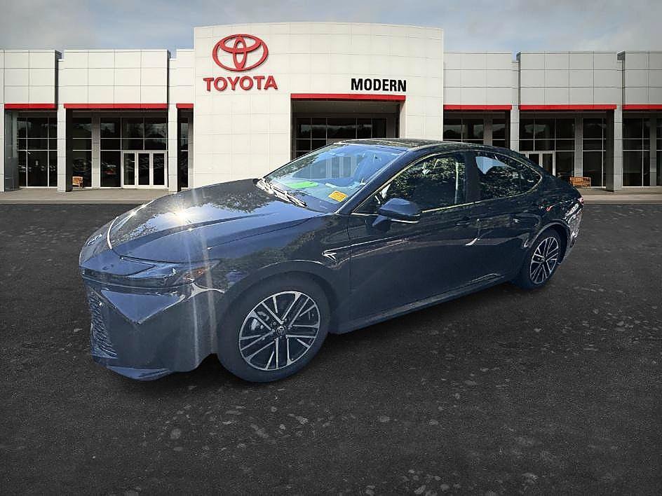 Used 2025 Toyota Camry XLE FWD image 18
