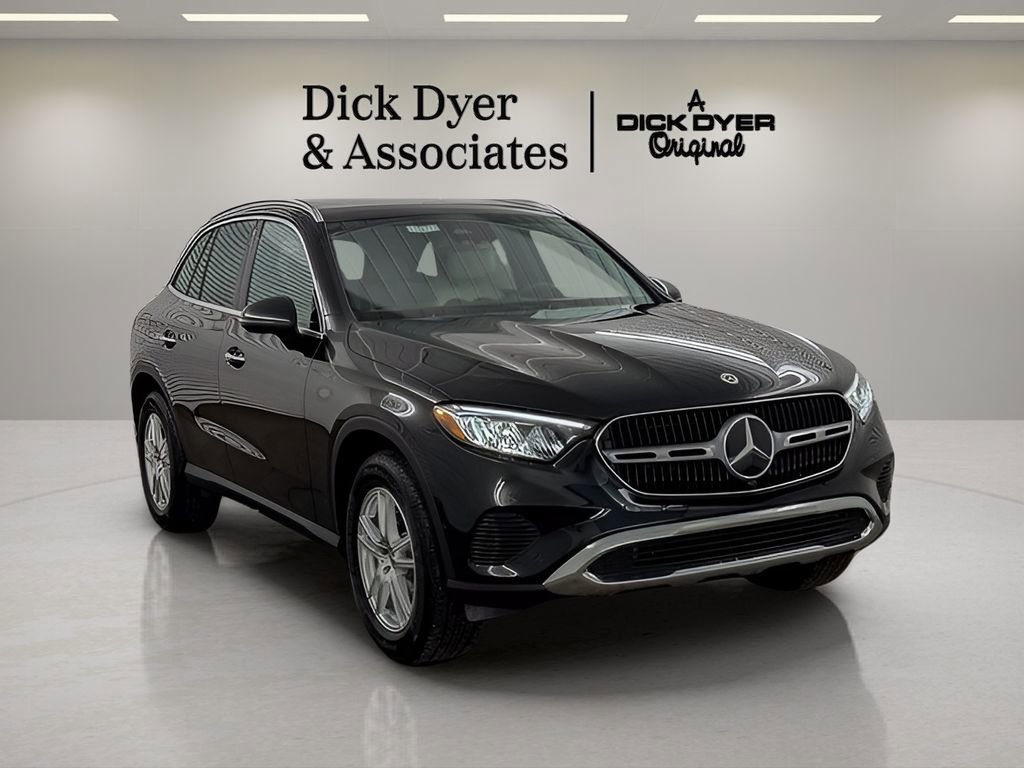 Used 2025 Mercedes-Benz GLC 300 GLC 300 image 1
