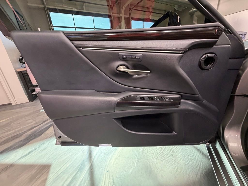 Used 2019 Lexus ES 300h w/ Premium Package image 54