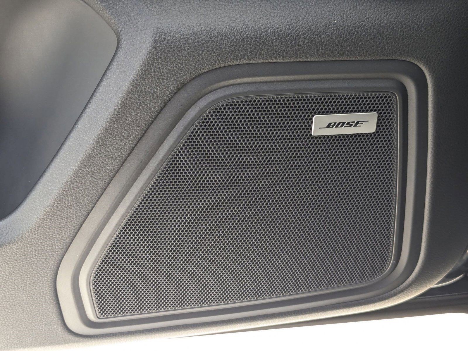 Certified 2025 Porsche Macan image 14