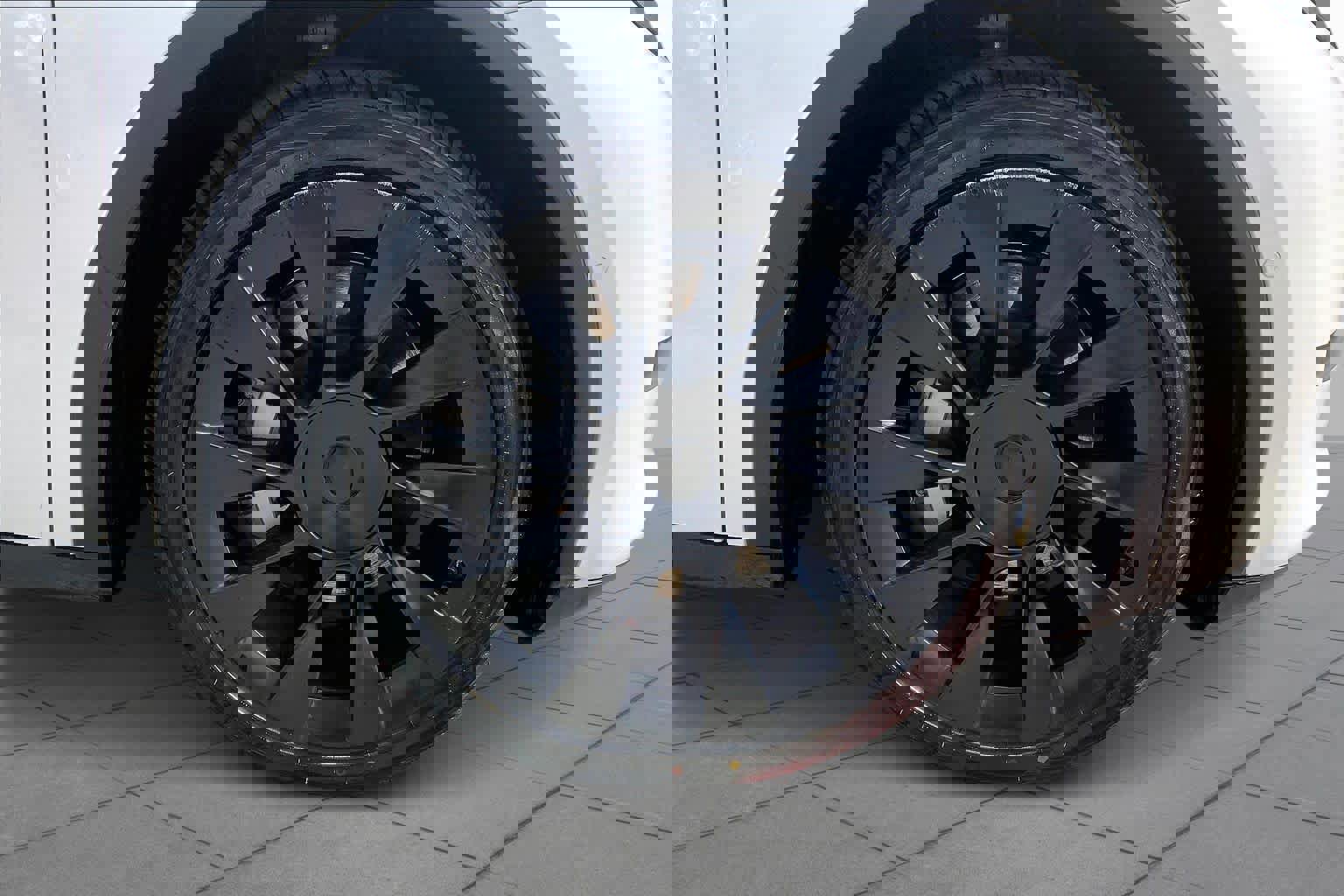 Used 2021 Tesla Model Y Long Range image 10