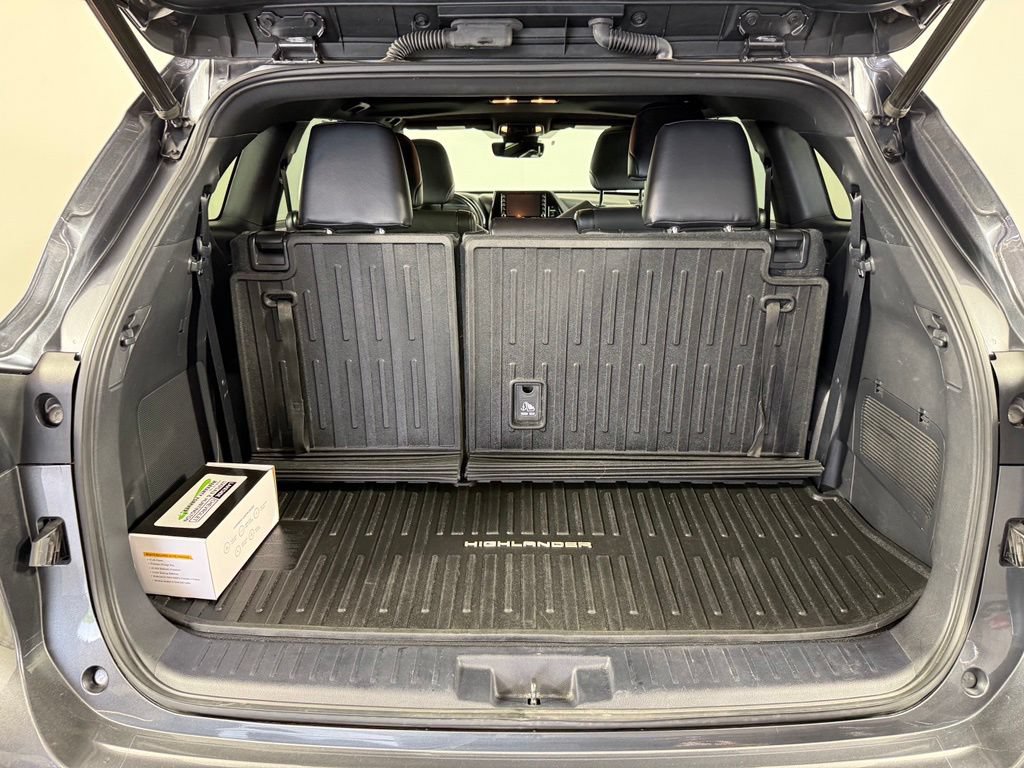 Used 2021 Toyota Highlander XSE AWD/4WD image 11