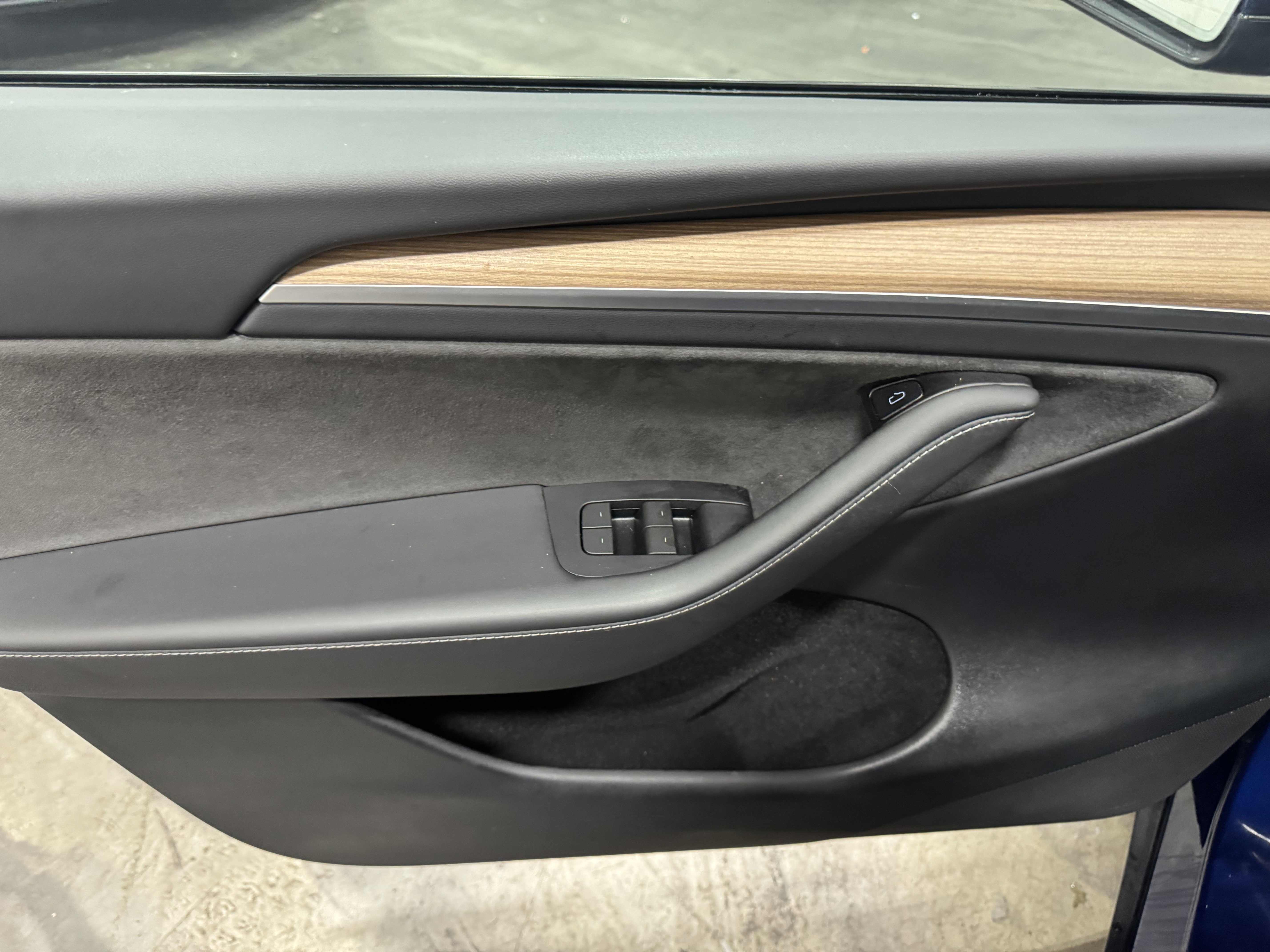 Used 2024 Tesla Model Y Long Range AWD/4WD image 17