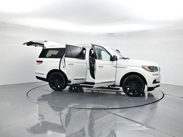 Used 2024 Lincoln Navigator Reserve image 47