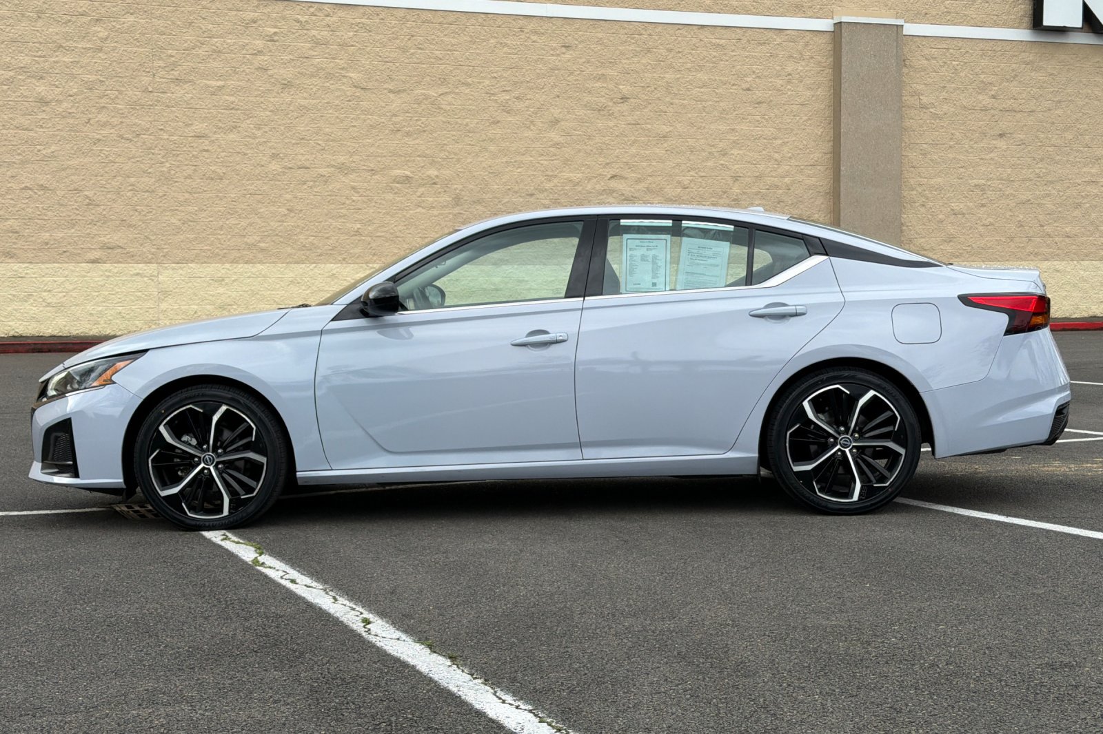 Used 2023 Nissan Altima 2.5 SR FWD image 7