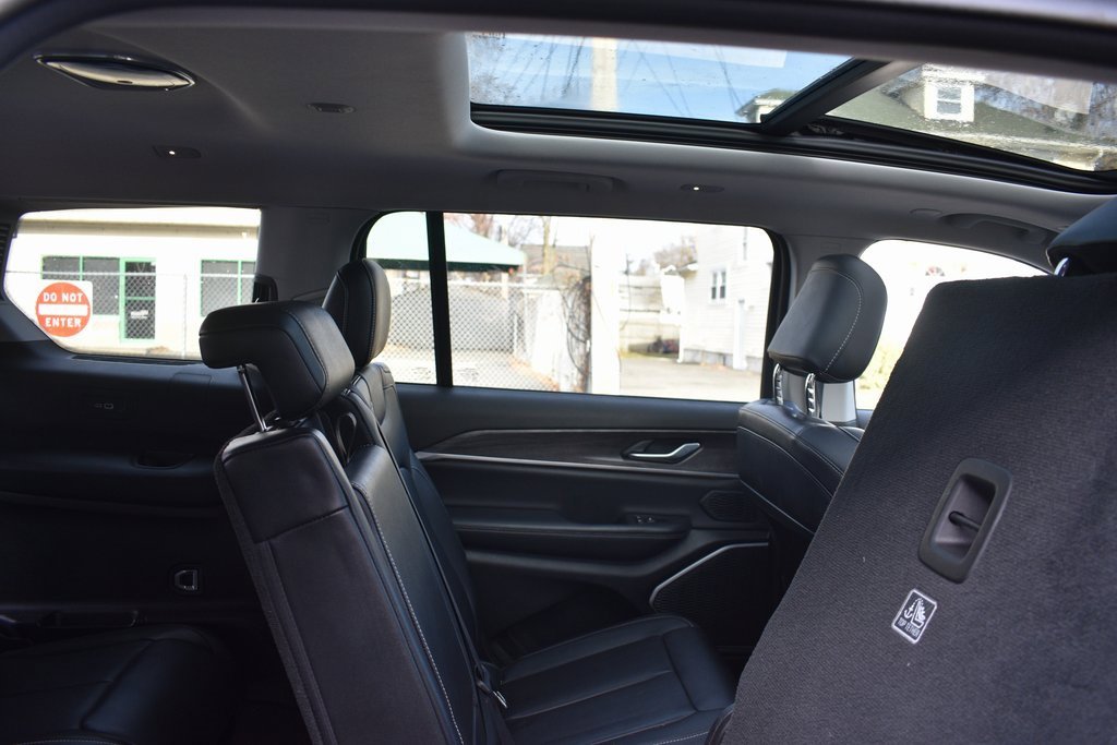 Used 2022 Jeep Grand Cherokee L Limited image 31