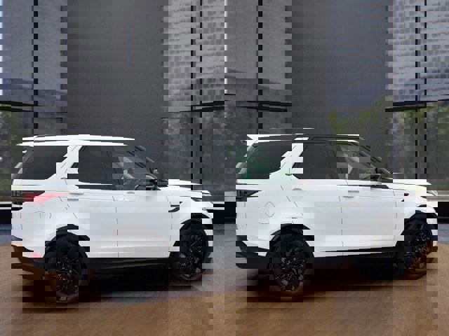 Used 2024 Land Rover Discovery S image 17