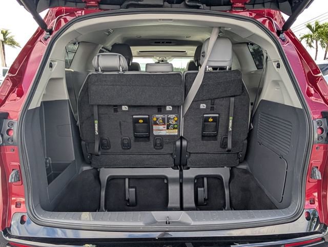 Used 2024 Toyota Sienna Limited image 10