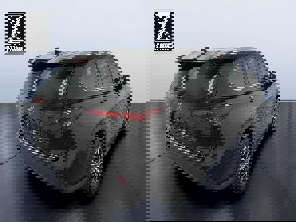 Used 2024 Toyota Highlander XLE image 6