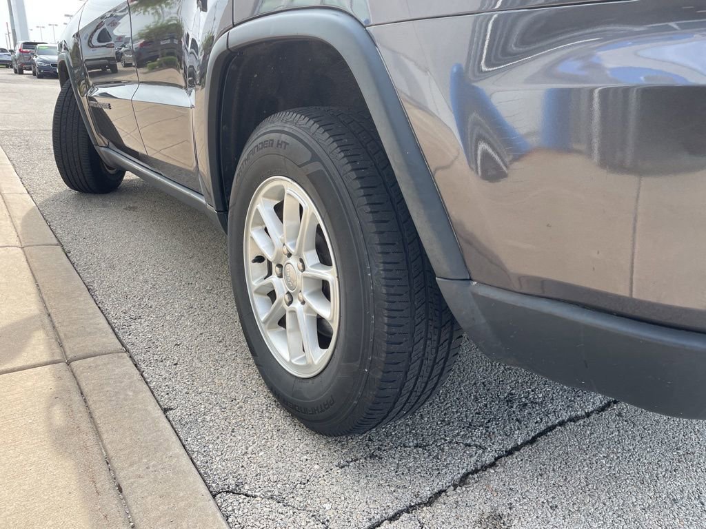 Used 2018 Jeep Grand Cherokee Laredo AWD/4WD image 17