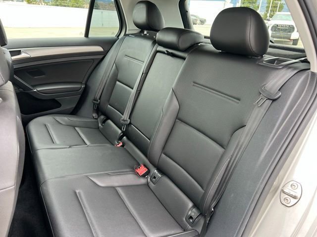 Used 2017 Volkswagen Golf Wolfsburg Edition image 15