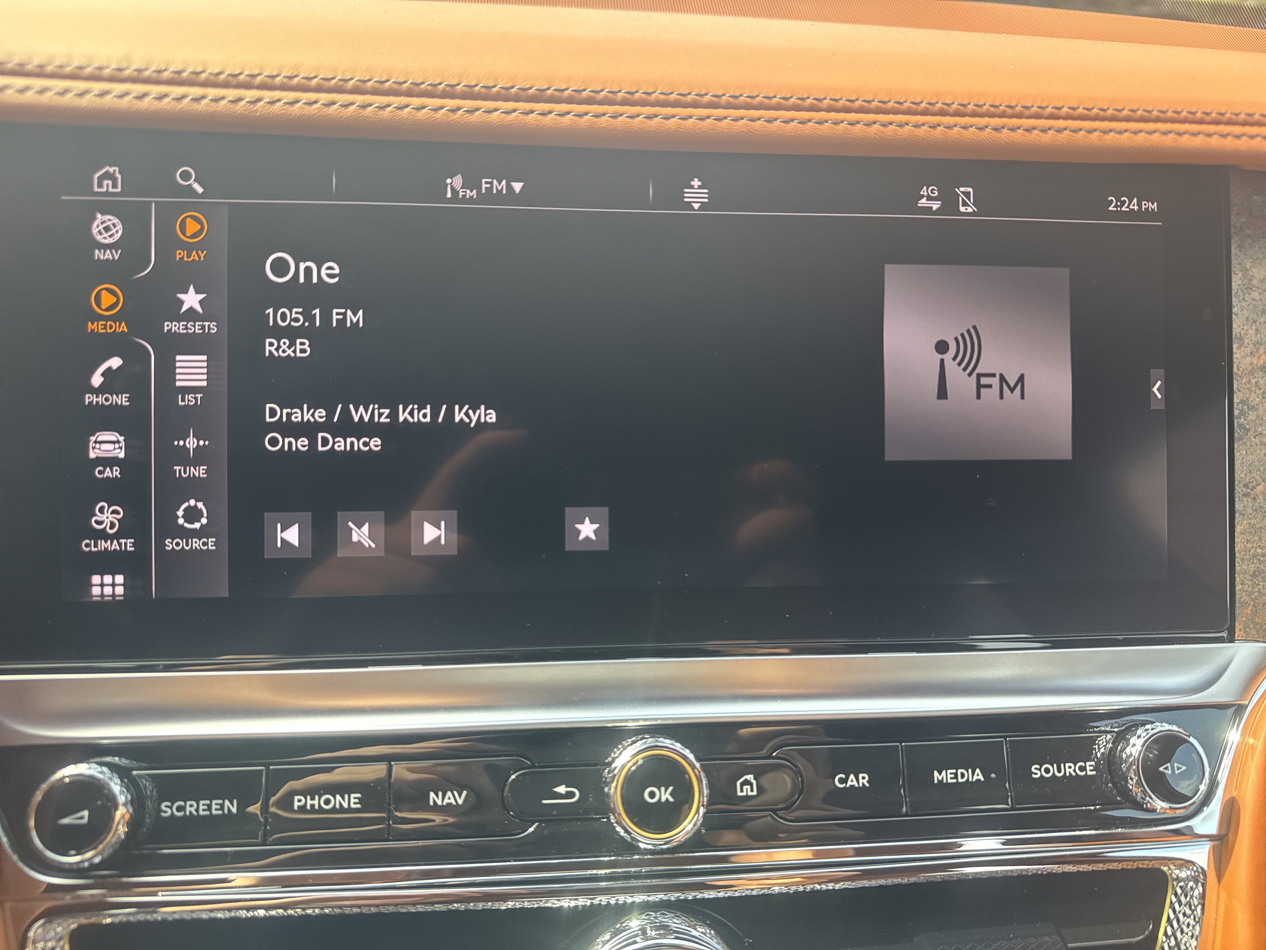 Used 2022 Bentley Flying Spur V8 image 25