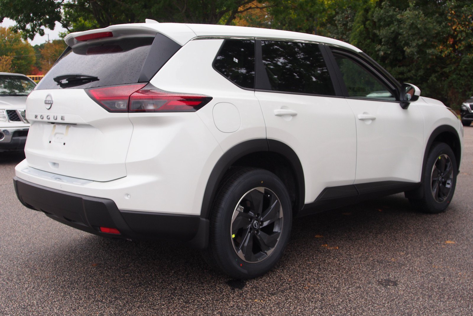 Used 2026 Nissan Rogue SV FWD image 7