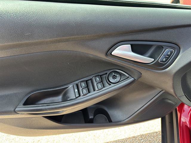 Used 2017 Ford Focus SE w/ Cold Weather Package image 12