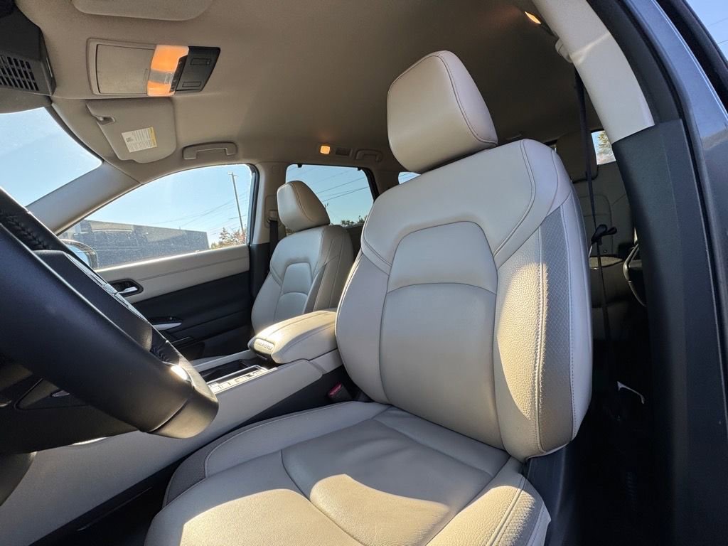 Certified 2025 Nissan Pathfinder SL image 17