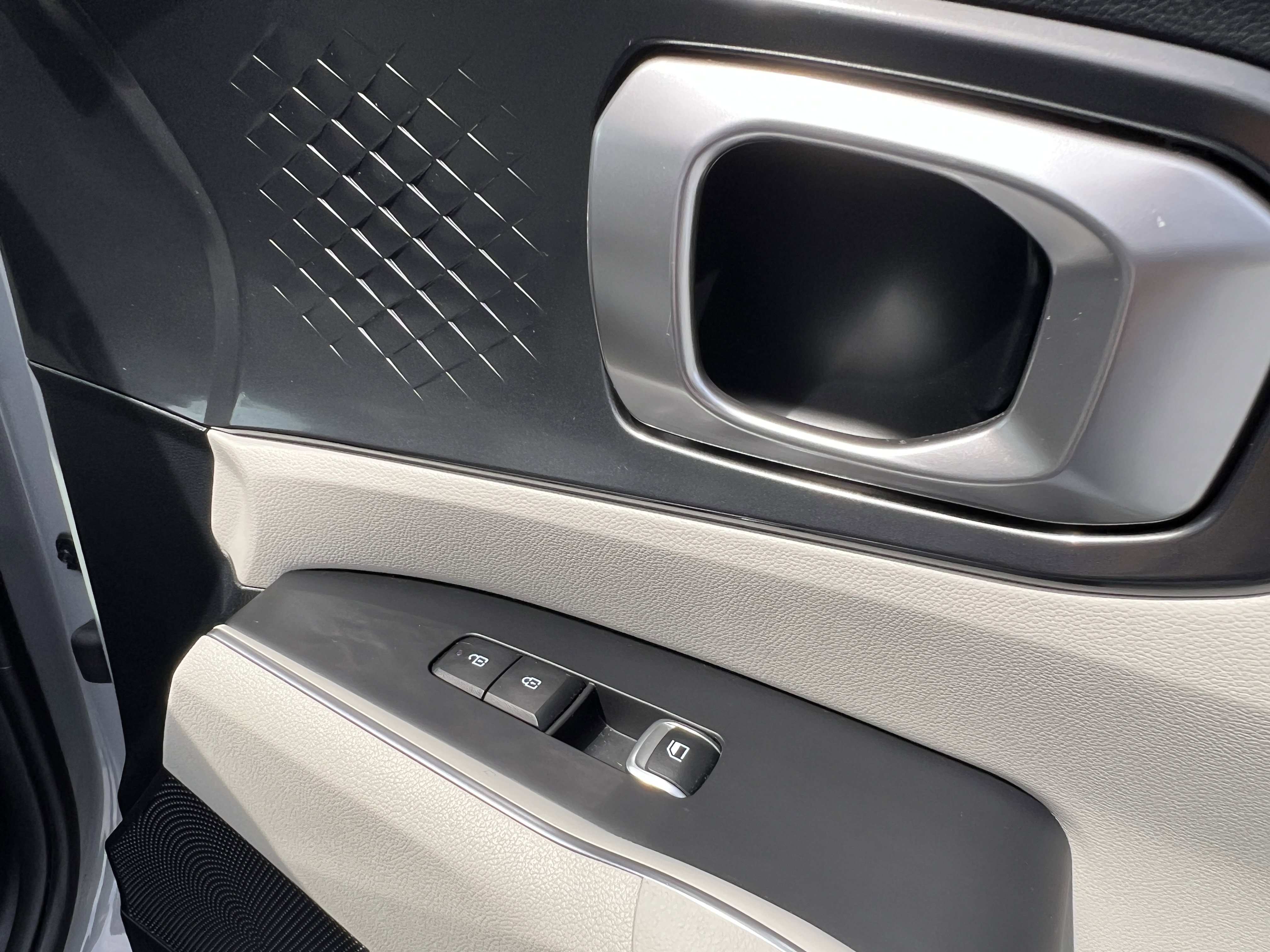 Certified 2025 Kia Sorento S image 19