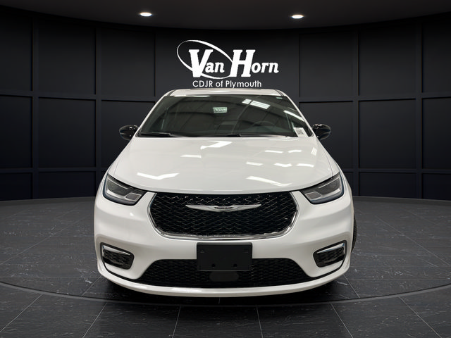 Used 2026 Chrysler Pacifica Select FWD image 2