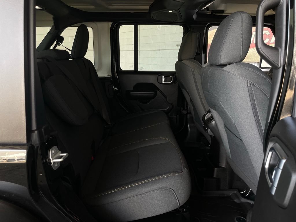 Used 2024 Jeep Wrangler Unlimited AWD/4WD image 15
