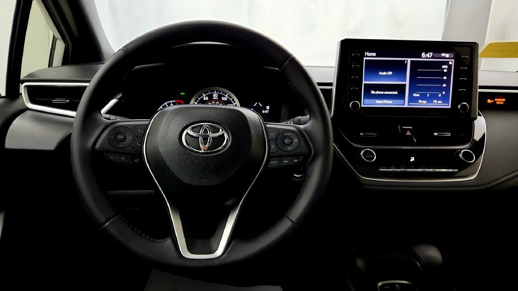 Used 2022 Toyota Corolla SE w/ SE Premium Package FWD image 25