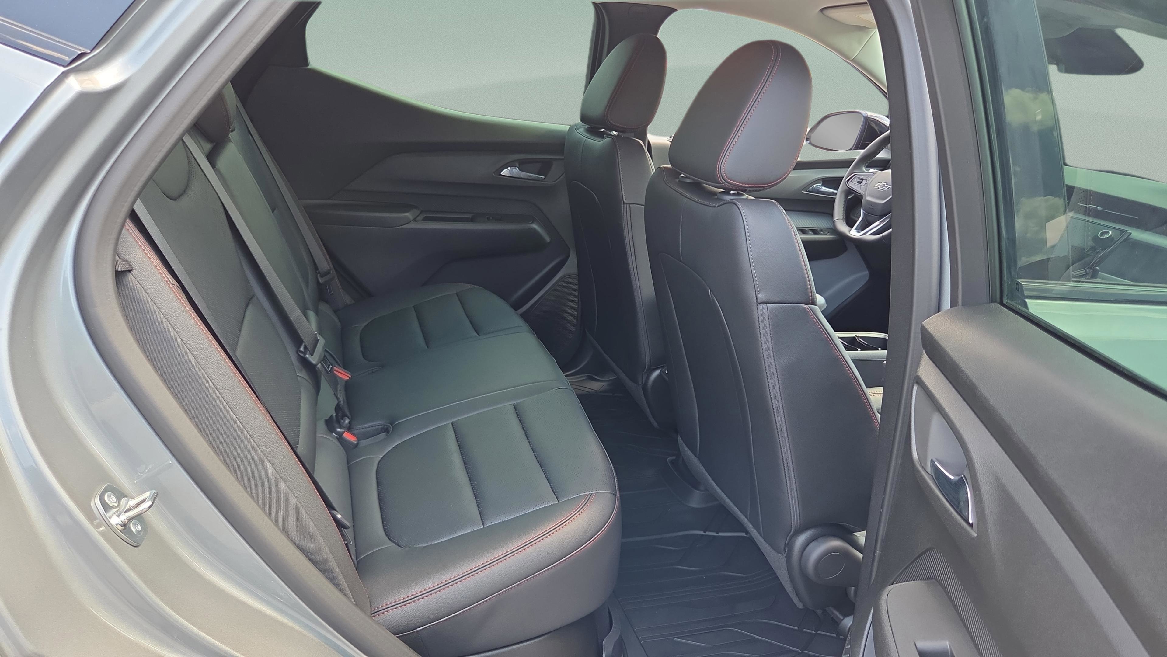 New 2027 Chevrolet Bolt RS w/ LPO, All-Weather Package FWD image 14