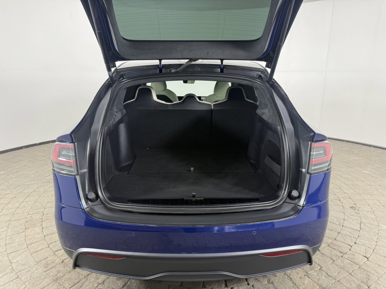 Used 2022 Tesla Model X image 7